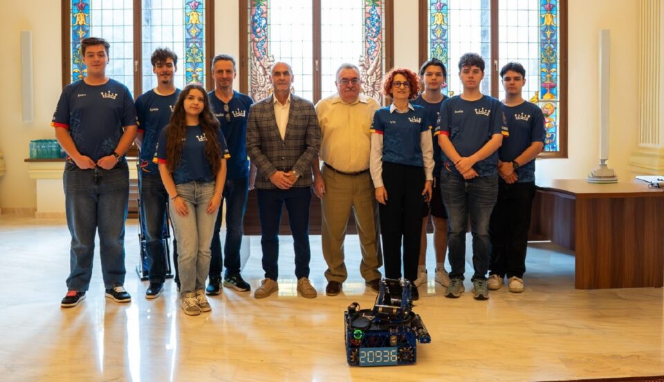 Echipa de robotică a Colegiului Național „Ștefan cel Mare”, sprijinită, în premieră, de Consiliul Județean Suceava Echipa de robotică a Colegiului Național „Ștefan cel Mare”, sprijinită, în premieră, de Consiliul Județean Suceava