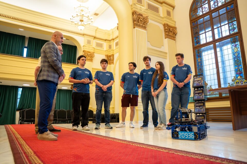 Echipa de robotică a Colegiului Național „Ștefan cel Mare”, sprijinită, în premieră, de Consiliul Județean Suceava