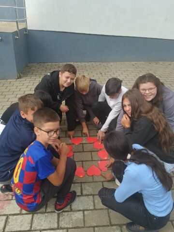 O oază de cunoaștere în mediul rural: Proiectul „DeutschLish SUMMER ACADEMY 2026” aduce limbile moderne mai aproape de elevii din familii defavorizate din comuna Ciprian Porumbescu