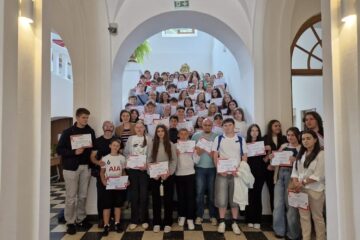 Școala de Vară „Valter Vasile Olariu”, de la Colegiul „Eudoxiu Hurmuzachi” Rădăuți Școala de Vară „Valter Vasile Olariu”, de la Colegiul „Eudoxiu Hurmuzachi” Rădăuți