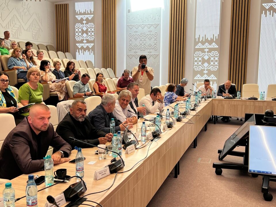 Consiliul Județean Suceava a amânat miercuri împărțirea a 44 de milioane de lei pentru primării Consiliul Județean Suceava a amânat miercuri împărțirea a 44 de milioane de lei pentru primării
