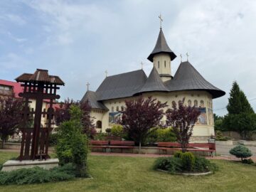 Ziua Porților Deschise la Mănăstirea Bogdănești. „Punți către suflete” aduce împreună comunitatea și persoanele vulnerabile