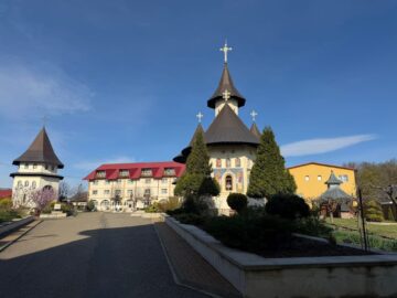 Ziua Porților Deschise la Mănăstirea Bogdănești. „Punți către suflete” aduce împreună comunitatea și persoanele vulnerabile