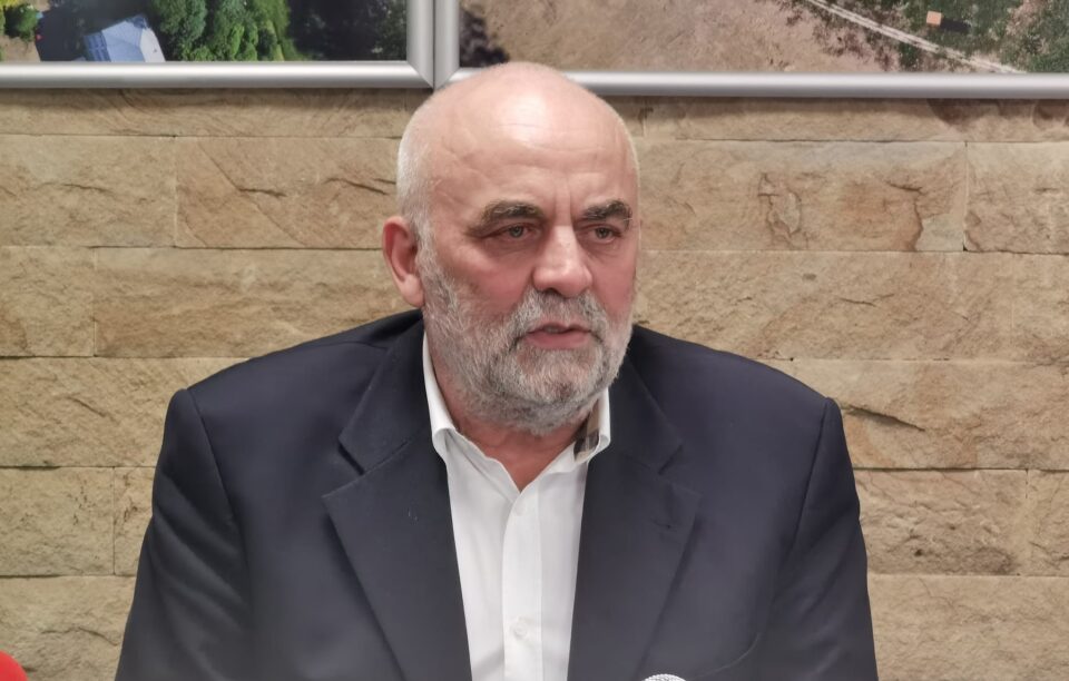 Primarul Vasile Rîmbu preia tradiția premierii cuplurilor de aur Primarul Vasile Rîmbu preia tradiția premierii cuplurilor de aur