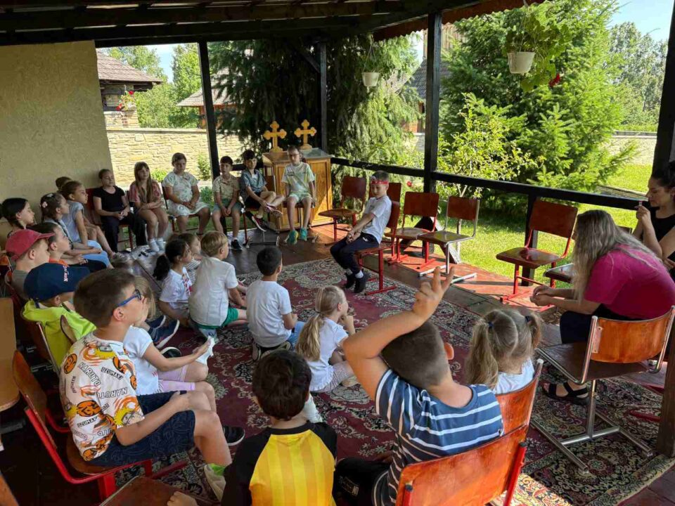 Ediția a XV-a a Taberei de creație „Micii iconari” de la Adâncata a reunit 82 de copii