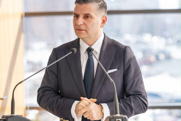 Alexandru Petrescu, Președinte ASF: O piață de capital puternică este un indicator al maturității unei economii și una dintre marile sale surse de încredere, finanțare și dezvoltare pe termen lung. Alexandru Petrescu, Președinte ASF: O piață de capital puternică este un indicator al maturității unei economii și una dintre marile sale surse de încredere, finanțare și dezvoltare pe termen lung.