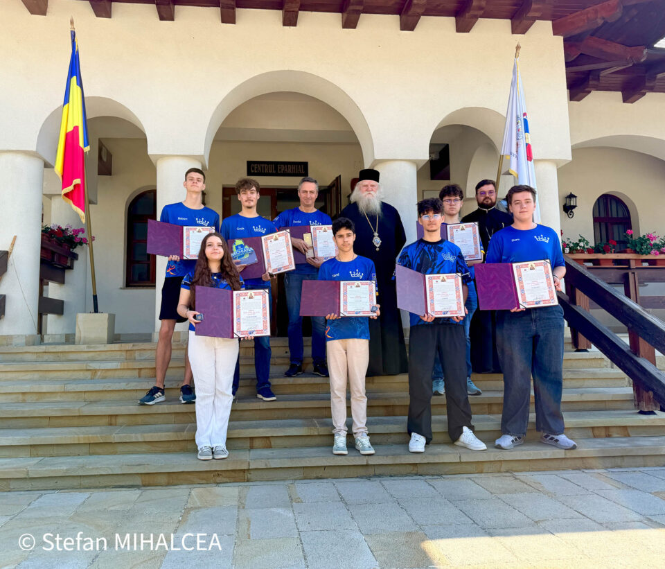 Echipa de robotică „Royal Engineers”, decorată de Înaltpreasfințitul Părinte Arhiepiscop Calinic pentru performanța remarcabilă la Michiana Premier Event din SUA