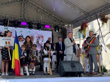 „Adevărata Bucovină se vede la meșterii populari și la copiii în opinci și ițari”, afirmă primarul Mihăiță Negură
