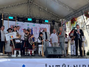 „Adevărata Bucovină se vede la meșterii populari și la copiii în opinci și ițari”, afirmă primarul Mihăiță Negură
