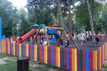 Primăria Suceava anunță noi investiții în modernizarea locurilor de joacă, care vor pune accent pe calitatea mobilierului urban și pe apropierea copiilor de natură Primăria Suceava anunță noi investiții în modernizarea locurilor de joacă, care vor pune accent pe calitatea mobilierului urban și pe apropierea copiilor de natură