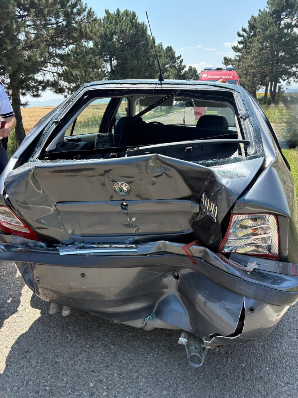 Accident în drumul spre aeroport între un microbuz și două autoturisme