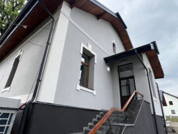 Primăria Vatra Moldoviței finalizează un proiect prin care școala din Paltinu, veche de aproape un secol, va fi redeschisă, complet modernizată, la începutul noului an școlar
