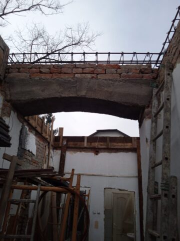 Primăria Vatra Moldoviței finalizează un proiect prin care școala din Paltinu, veche de aproape un secol, va fi redeschisă, complet modernizată, la începutul noului an școlar
