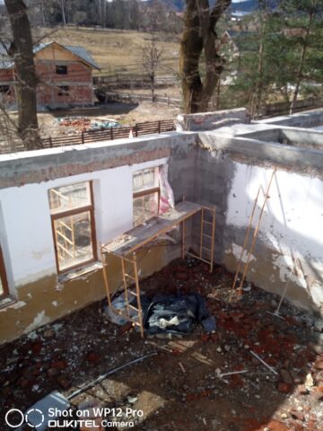 Primăria Vatra Moldoviței finalizează un proiect prin care școala din Paltinu, veche de aproape un secol, va fi redeschisă, complet modernizată, la începutul noului an școlar
