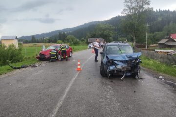 Cinci victime în urma unui accident între două autoturisme Cinci victime în urma unui accident între două autoturisme