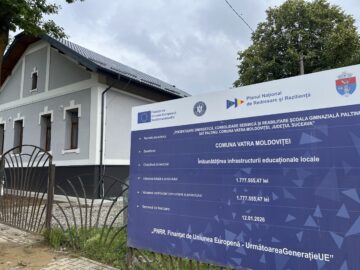 Primăria Vatra Moldoviței finalizează un proiect prin care școala din Paltinu, veche de aproape un secol, va fi redeschisă, complet modernizată, la începutul noului an școlar