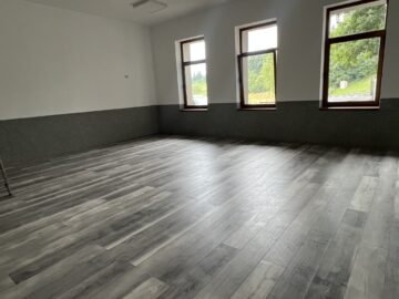 Primăria Vatra Moldoviței finalizează un proiect prin care școala din Paltinu, veche de aproape un secol, va fi redeschisă, complet modernizată, la începutul noului an școlar