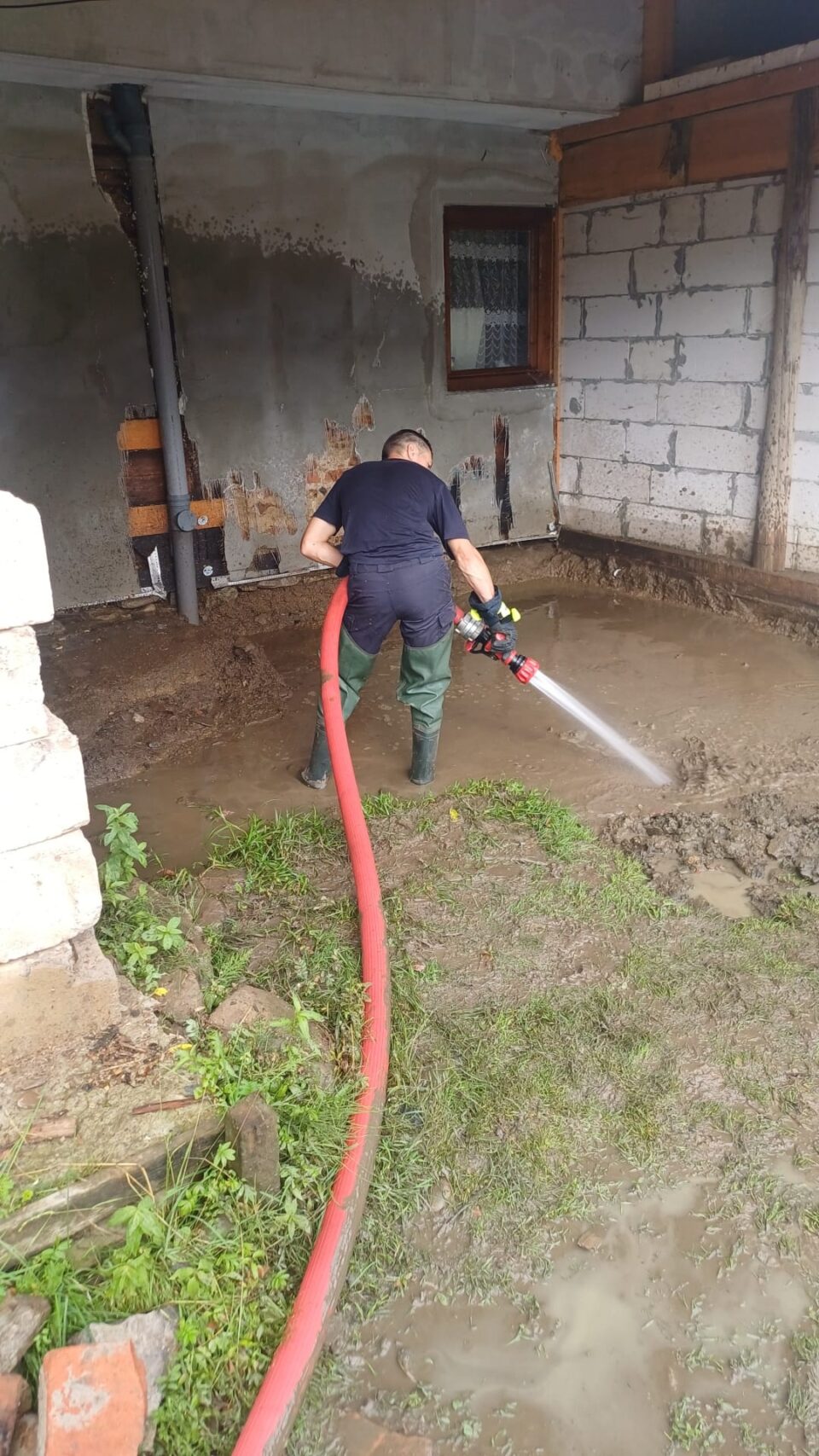 Intervenții ale pompierilor după ploile de astăzi
