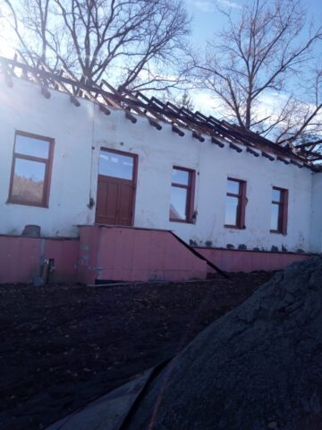 Primăria Vatra Moldoviței finalizează un proiect prin care școala din Paltinu, veche de aproape un secol, va fi redeschisă, complet modernizată, la începutul noului an școlar
