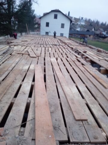 Primăria Vatra Moldoviței finalizează un proiect prin care școala din Paltinu, veche de aproape un secol, va fi redeschisă, complet modernizată, la începutul noului an școlar