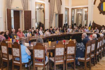 33 de „cupluri de aur” din Vatra Dornei au fost omagiate de primarul Marius Rîpan la împlinirea a 50 de ani de căsnicie