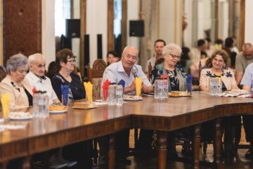 33 de „cupluri de aur” din Vatra Dornei au fost omagiate de primarul Marius Rîpan la împlinirea a 50 de ani de căsnicie