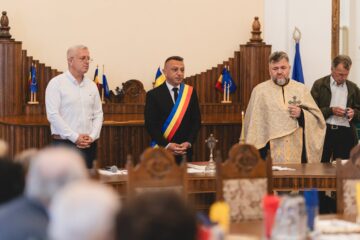33 de „cupluri de aur” din Vatra Dornei au fost omagiate de primarul Marius Rîpan la împlinirea a 50 de ani de căsnicie