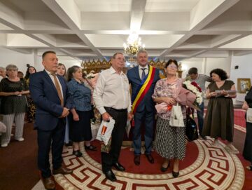 Peste 50 de „cupluri de aur” din Fălticeni au fost premiate de primarul Cătălin Coman de Ziua Municipiului
