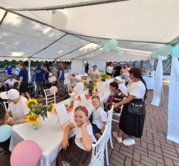 Peste 80 de persoane vulnerabile îngrijite în centrele Mănăstirii Bogdănești au participat la activitatea „Punți către suflete”