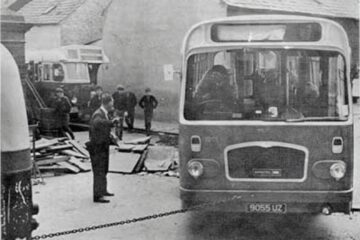 „Rătăcind printre autobuze” „Rătăcind printre autobuze”