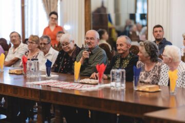 33 de „cupluri de aur” din Vatra Dornei au fost omagiate de primarul Marius Rîpan la împlinirea a 50 de ani de căsnicie
