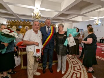 Peste 50 de „cupluri de aur” din Fălticeni au fost premiate de primarul Cătălin Coman de Ziua Municipiului