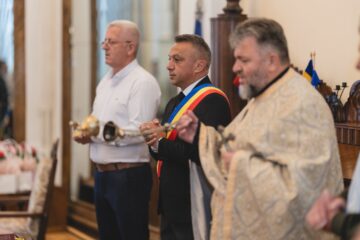 33 de „cupluri de aur” din Vatra Dornei au fost omagiate de primarul Marius Rîpan la împlinirea a 50 de ani de căsnicie