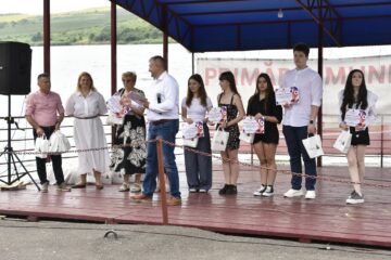 Primarul din Fălticeni, Cătălin Coman, a premiat 115 elevi cu rezultate foarte bune la evaluarea națională și bacalaureat