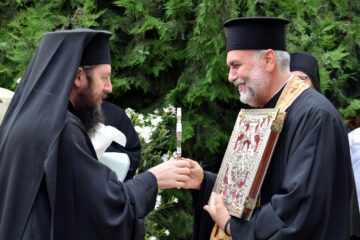 Sute de credincioși au participat la procesiunea „Calea Sfinților”, de hramul municipiului Fălticeni
