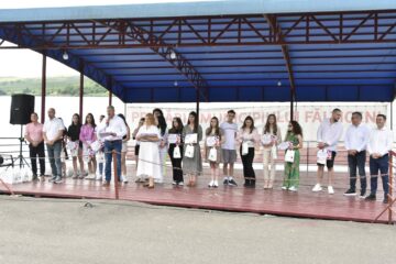 Primarul din Fălticeni, Cătălin Coman, a premiat 115 elevi cu rezultate foarte bune la evaluarea națională și bacalaureat