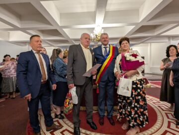 Peste 50 de „cupluri de aur” din Fălticeni au fost premiate de primarul Cătălin Coman de Ziua Municipiului