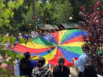 Peste 80 de persoane vulnerabile îngrijite în centrele Mănăstirii Bogdănești au participat la activitatea „Punți către suflete”