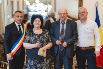 33 de „cupluri de aur” din Vatra Dornei au fost omagiate de primarul Marius Rîpan la împlinirea a 50 de ani de căsnicie