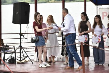 Primarul din Fălticeni, Cătălin Coman, a premiat 115 elevi cu rezultate foarte bune la evaluarea națională și bacalaureat