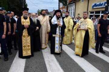 Sute de credincioși au participat la procesiunea „Calea Sfinților”, de hramul municipiului Fălticeni