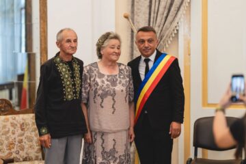 33 de „cupluri de aur” din Vatra Dornei au fost omagiate de primarul Marius Rîpan la împlinirea a 50 de ani de căsnicie