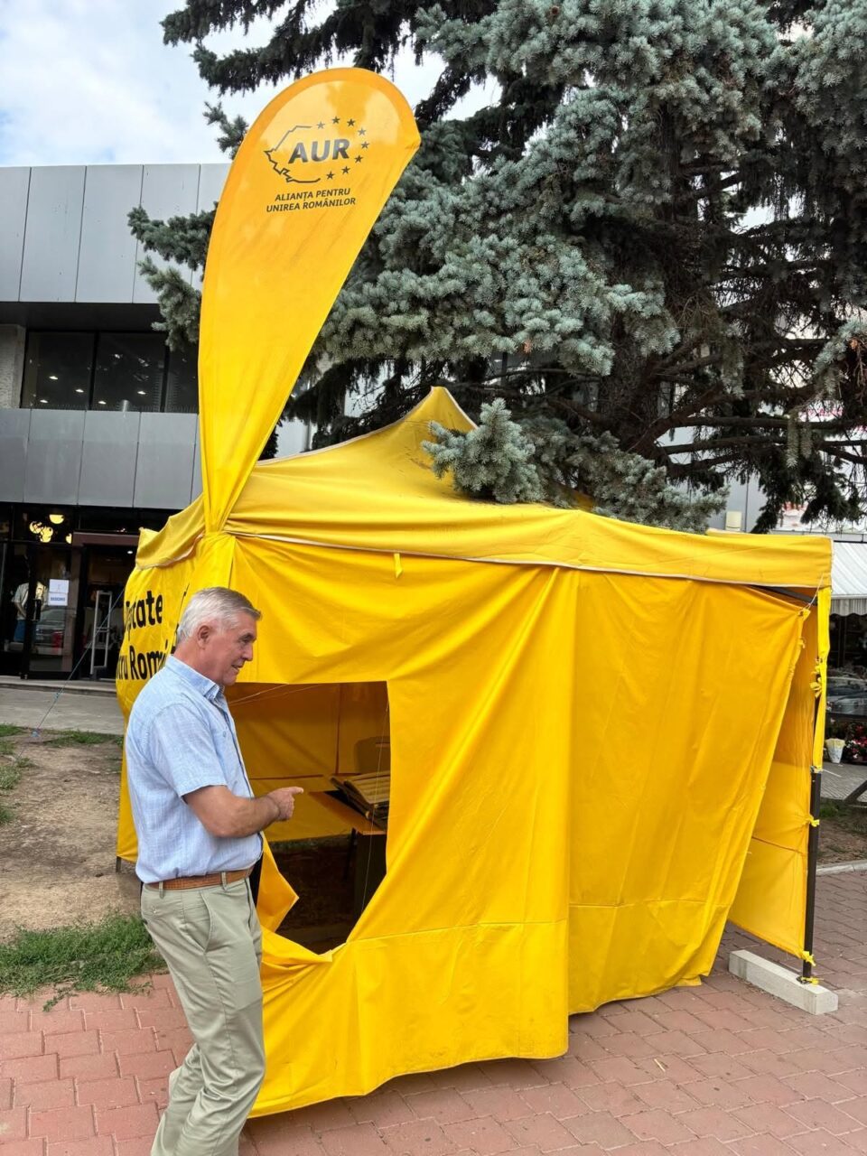 Cortul AUR din centrul Sucevei, vandalizat pentru a doua oară în mai puțin de o săptămână Cortul AUR din centrul Sucevei, vandalizat pentru a doua oară în mai puțin de o săptămână