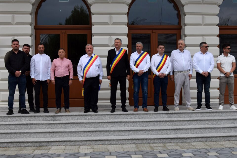 Sute de credincioși au participat la procesiunea „Calea Sfinților”, de hramul municipiului Fălticeni