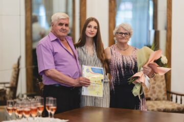 33 de „cupluri de aur” din Vatra Dornei au fost omagiate de primarul Marius Rîpan la împlinirea a 50 de ani de căsnicie