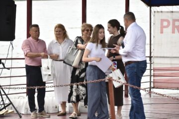 Primarul din Fălticeni, Cătălin Coman, a premiat 115 elevi cu rezultate foarte bune la evaluarea națională și bacalaureat