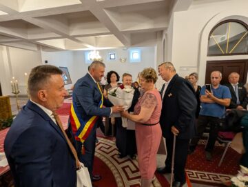 Peste 50 de „cupluri de aur” din Fălticeni au fost premiate de primarul Cătălin Coman de Ziua Municipiului