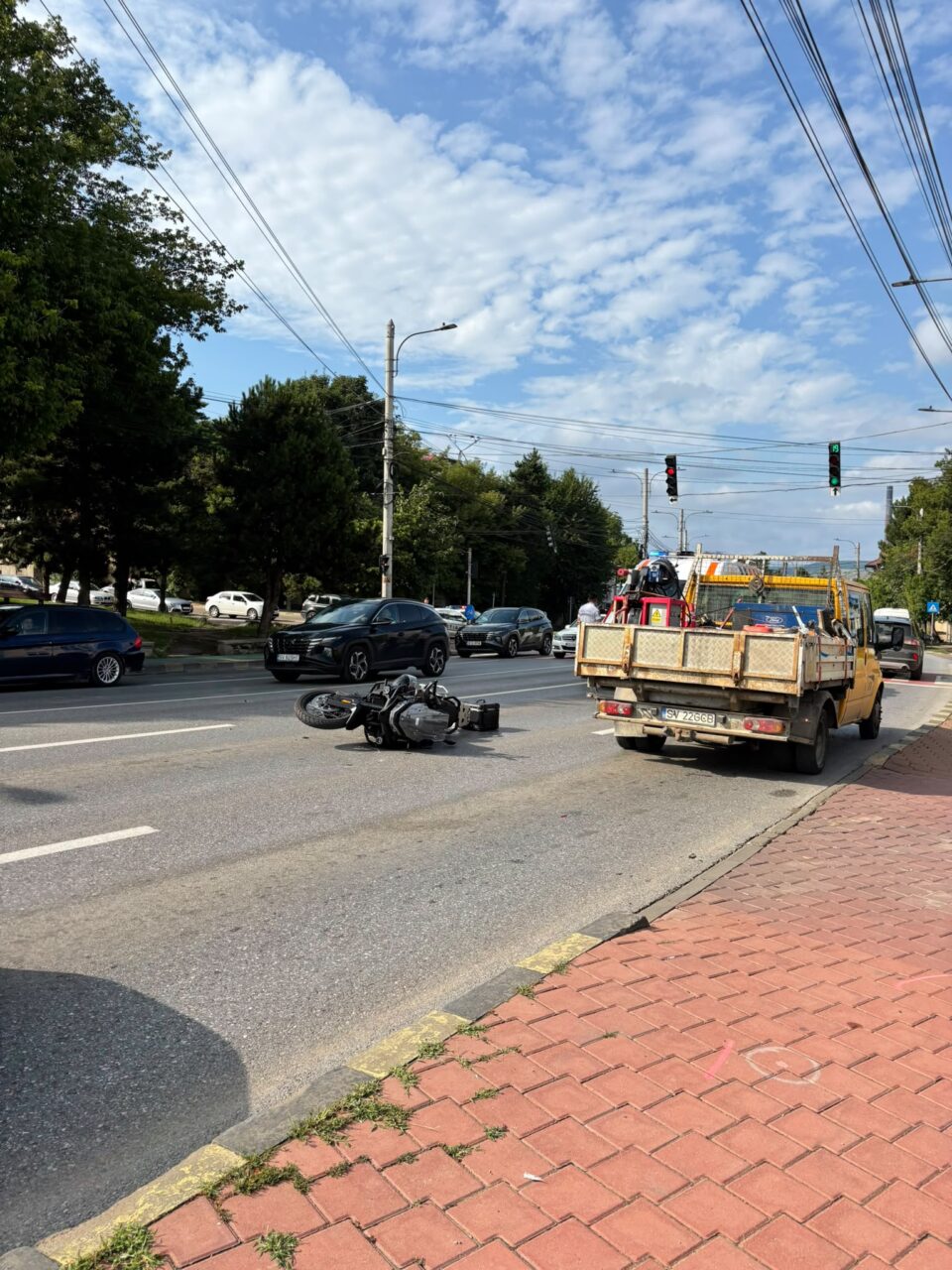 Motociclist accidentat în centrul Sucevei de un șofer băut