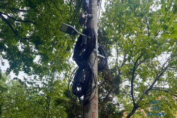 Stâlpii fostei rețele de troleibuze din Suceava vor fi dați jos, iar cablurile aeriene „coborâte” în subteran Stâlpii fostei rețele de troleibuze din Suceava vor fi dați jos, iar cablurile aeriene „coborâte” în subteran