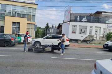 Motociclist accidentat în centrul Sucevei de un șofer băut Motociclist accidentat în centrul Sucevei de un șofer băut